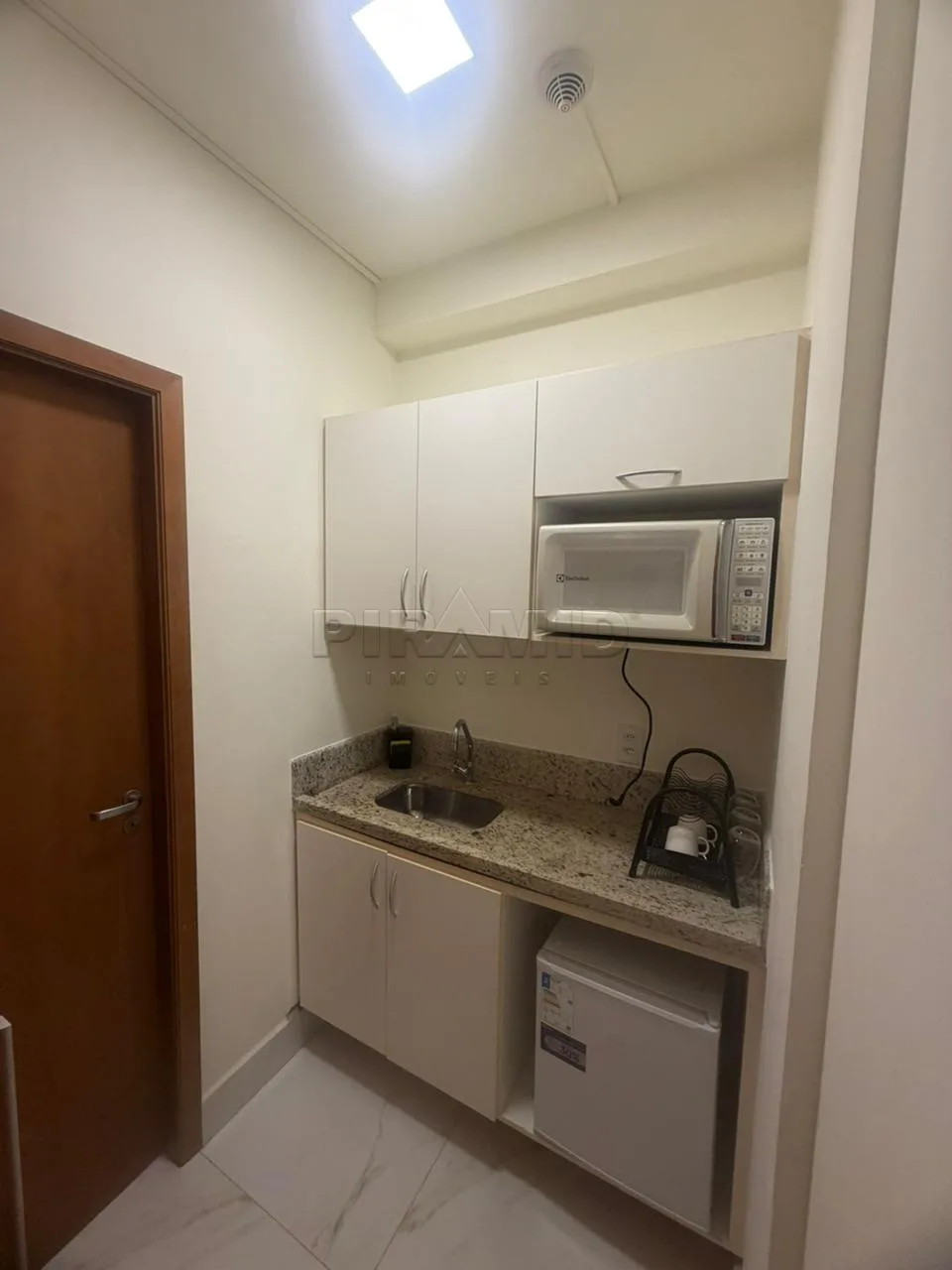 Alugar Comercial / Sala em Ribeir&atilde;o Preto R$ 4.000,00 - Foto 6