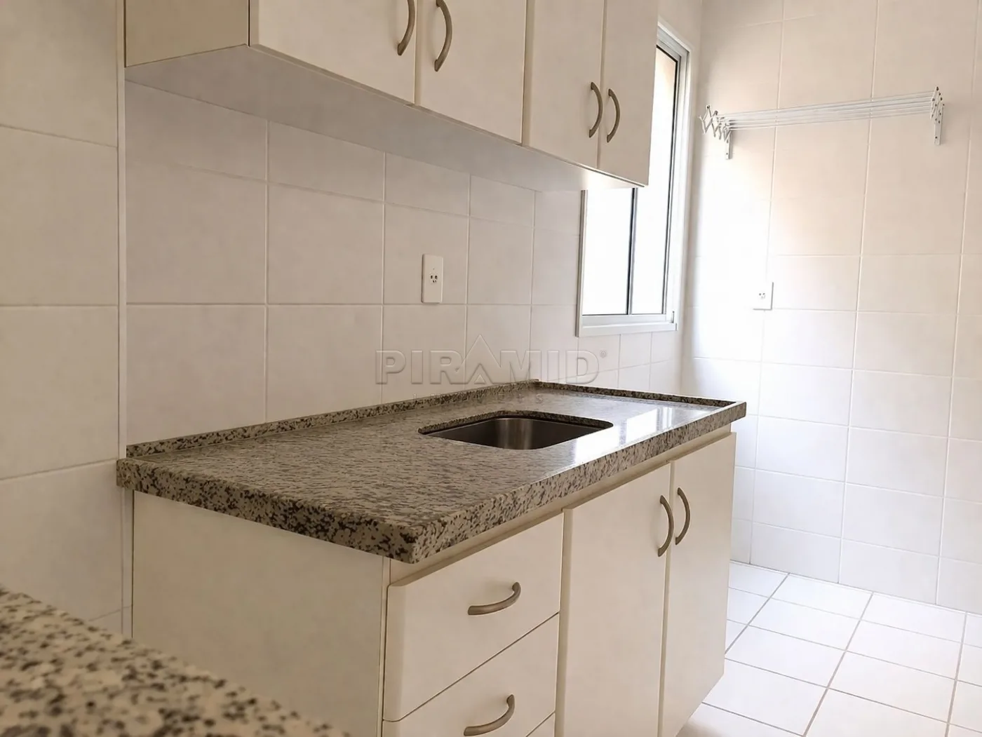 Alugar Apartamento / Padr&atilde;o em Ribeir&atilde;o Preto R$ 1.550,00 - Foto 3