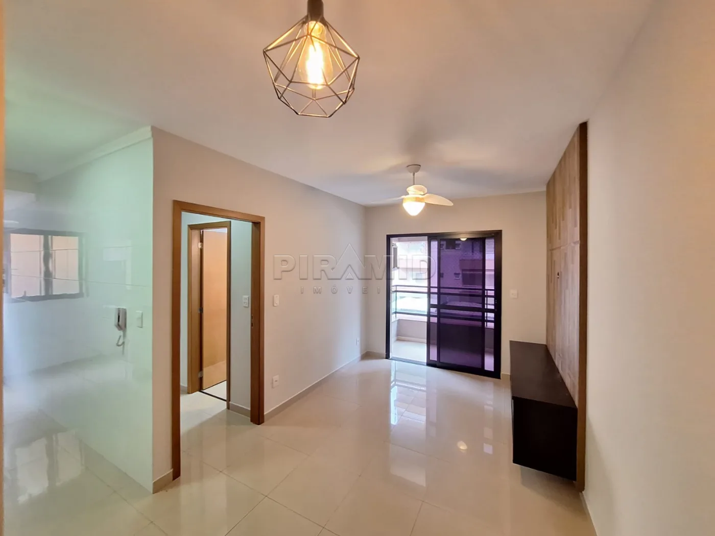 Alugar Apartamento / Padr&atilde;o em Ribeir&atilde;o Preto R$ 1.800,00 - Foto 1