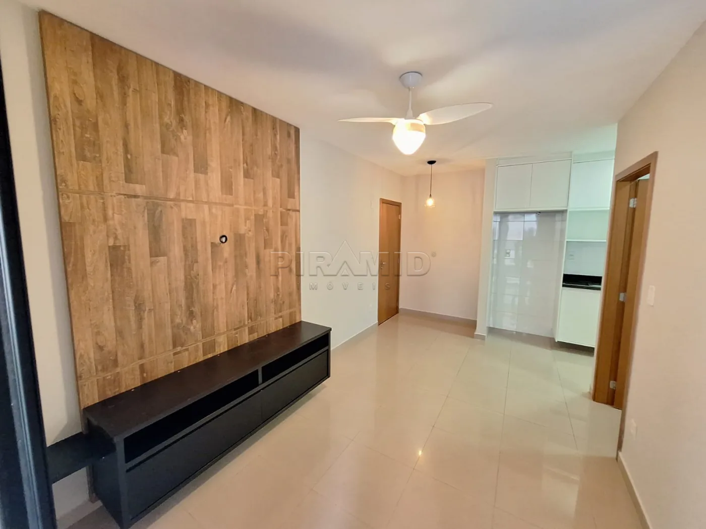 Alugar Apartamento / Padr&atilde;o em Ribeir&atilde;o Preto R$ 1.800,00 - Foto 4