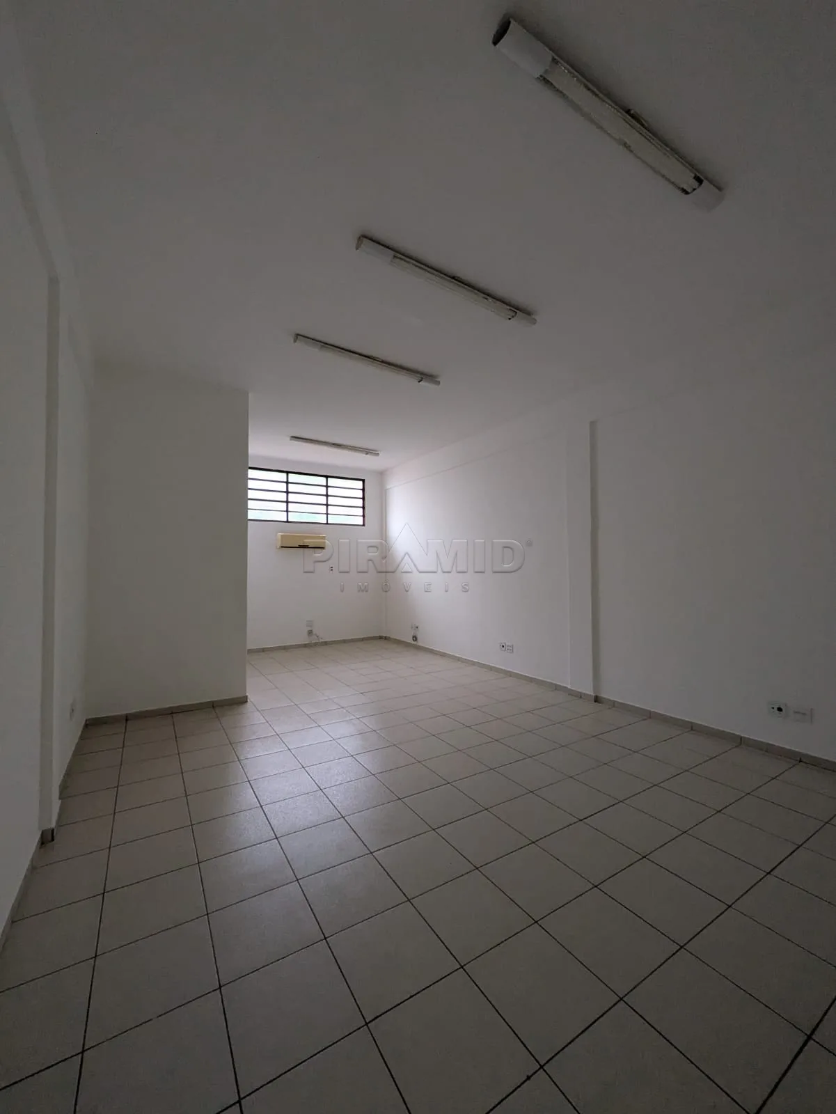 Alugar Comercial / Sala em Ribeir&atilde;o Preto R$ 1.600,00 - Foto 2