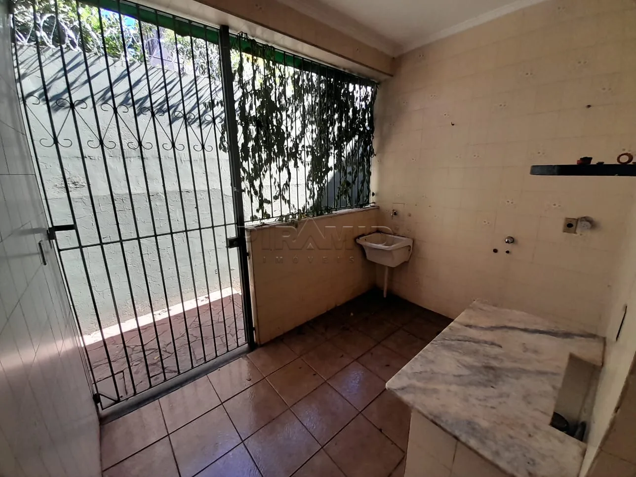 Alugar Casa / Padr&atilde;o em Ribeir&atilde;o Preto R$ 3.000,00 - Foto 10