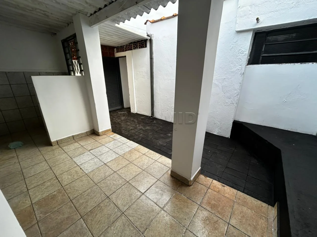 Alugar Casa / Padr&atilde;o em Ribeir&atilde;o Preto R$ 850,00 - Foto 3