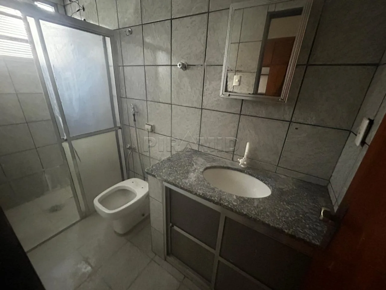Alugar Casa / Padr&atilde;o em Ribeir&atilde;o Preto R$ 850,00 - Foto 11