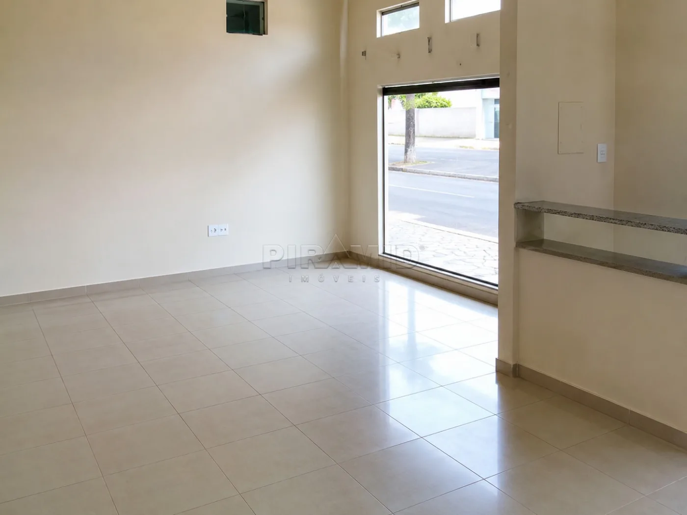 Alugar Comercial / Sal&atilde;o em Ribeir&atilde;o Preto R$ 1.800,00 - Foto 1
