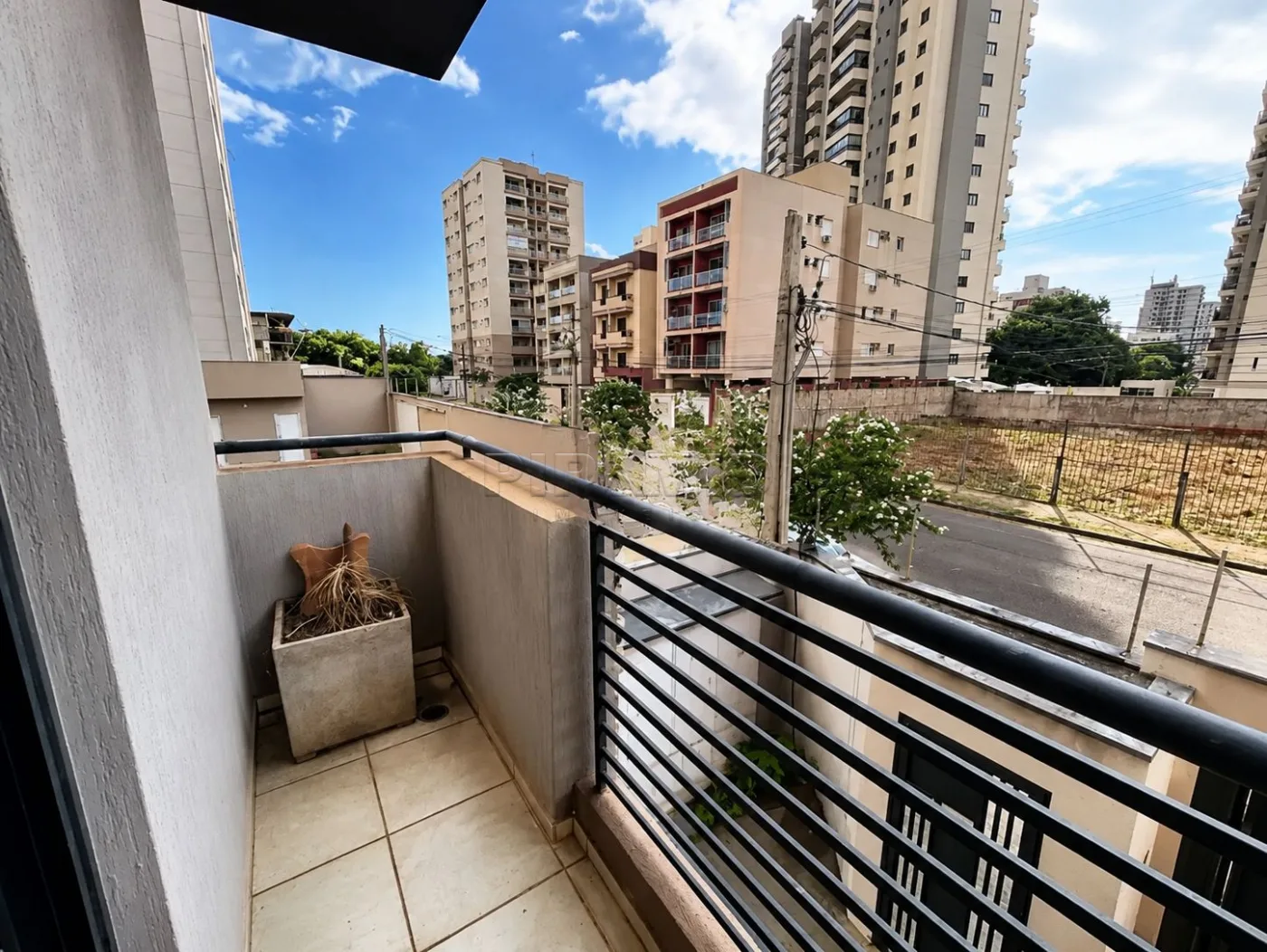 Alugar Apartamento / Padr&atilde;o em Ribeir&atilde;o Preto R$ 1.700,00 - Foto 3