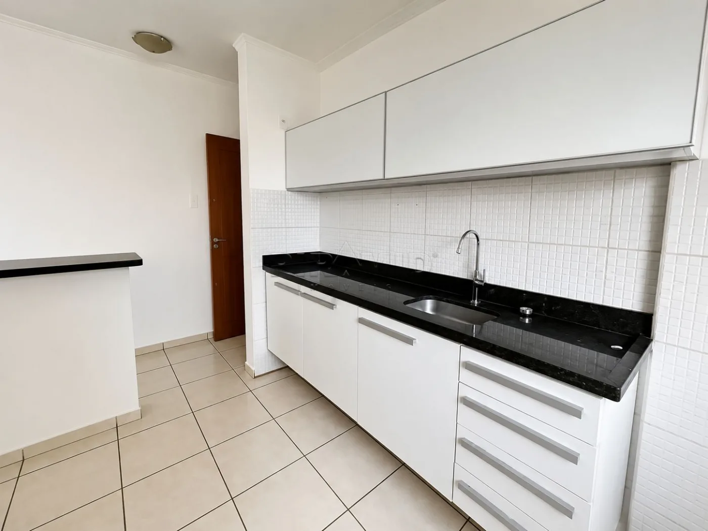 Alugar Apartamento / Padr&atilde;o em Ribeir&atilde;o Preto R$ 1.700,00 - Foto 4