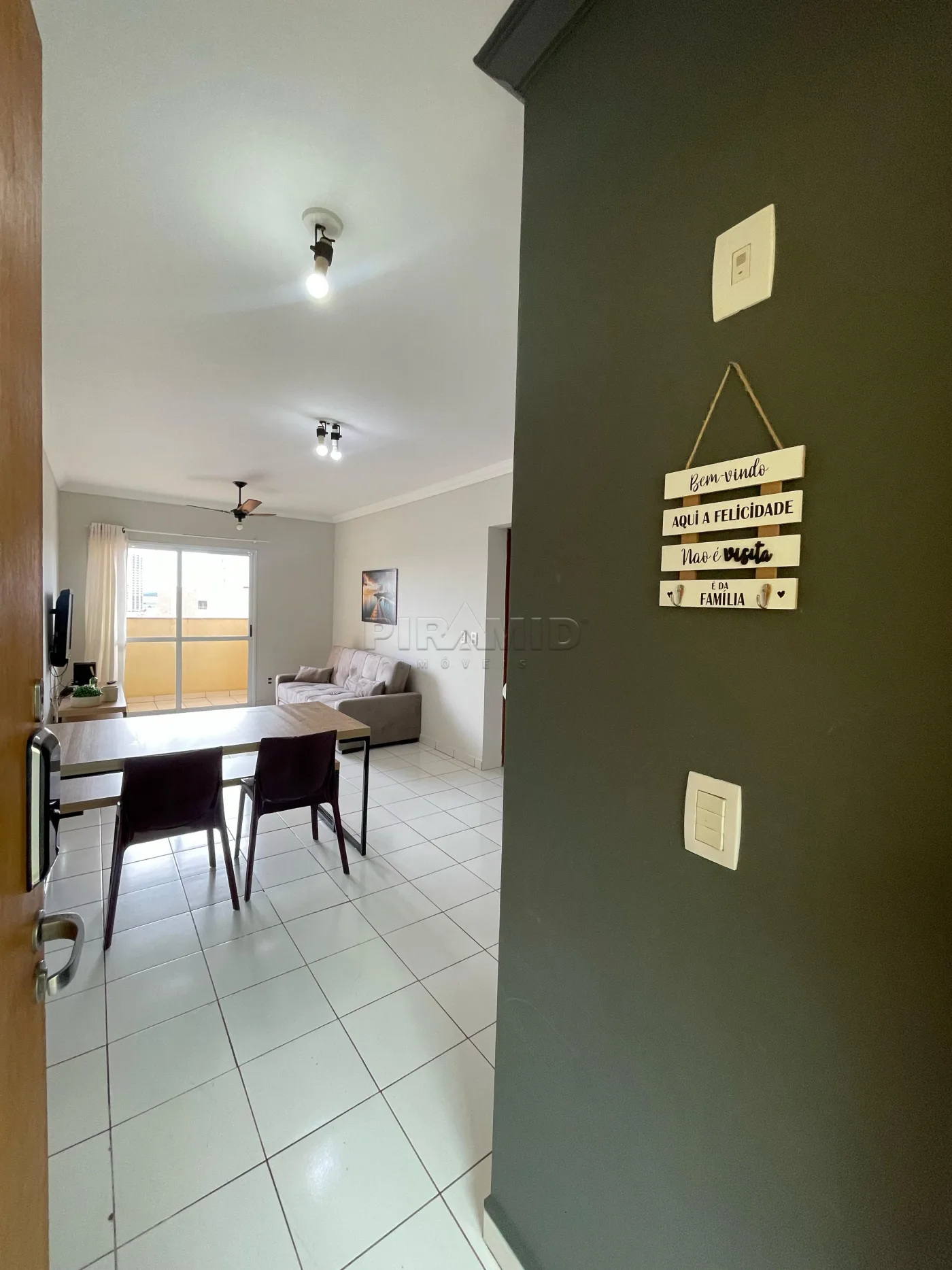 Alugar Apartamento / Padr&atilde;o em Ribeir&atilde;o Preto R$ 1.950,00 - Foto 1