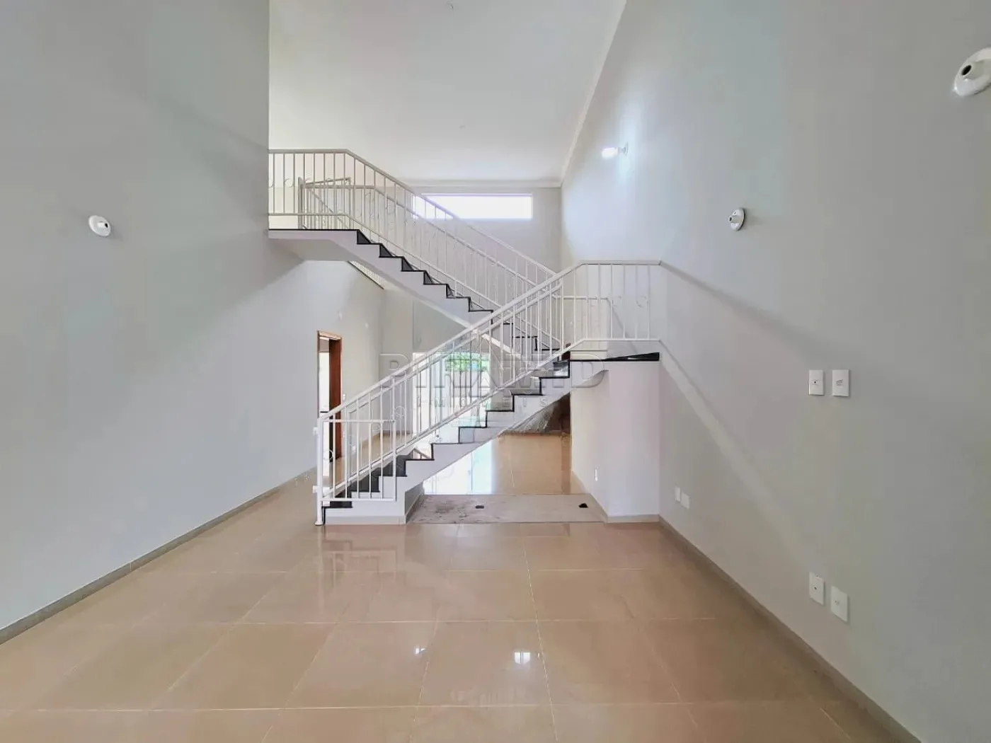 Alugar Casa / Padr&atilde;o em Ribeir&atilde;o Preto R$ 15.000,00 - Foto 1