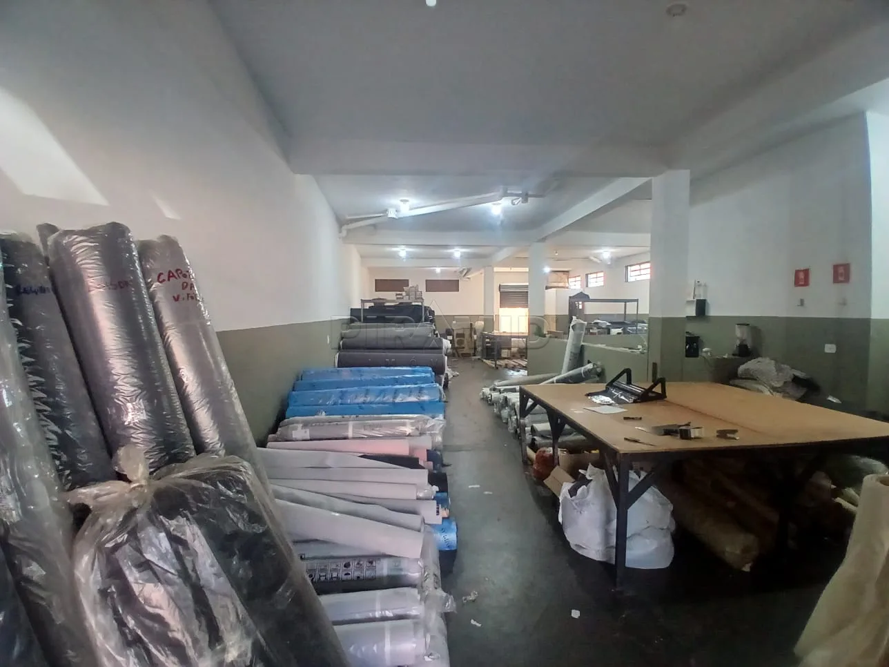Alugar Comercial / Sal&atilde;o em Ribeir&atilde;o Preto R$ 2.800,00 - Foto 1