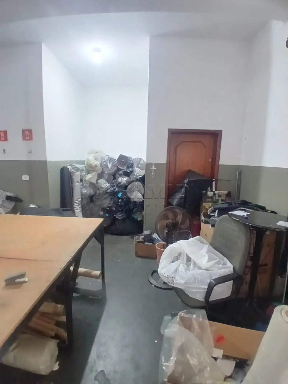 Alugar Comercial / Sal&atilde;o em Ribeir&atilde;o Preto R$ 2.800,00 - Foto 2
