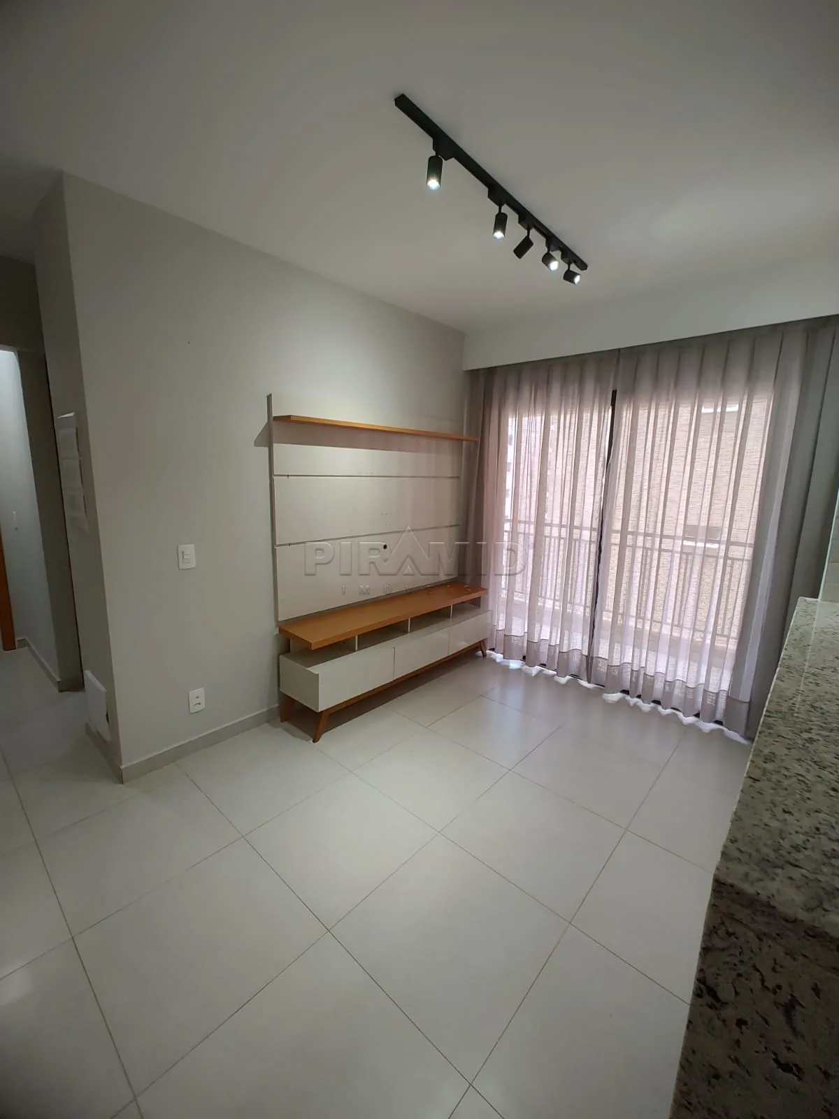 Alugar Apartamento / Padr&atilde;o em Ribeir&atilde;o Preto R$ 2.050,00 - Foto 1