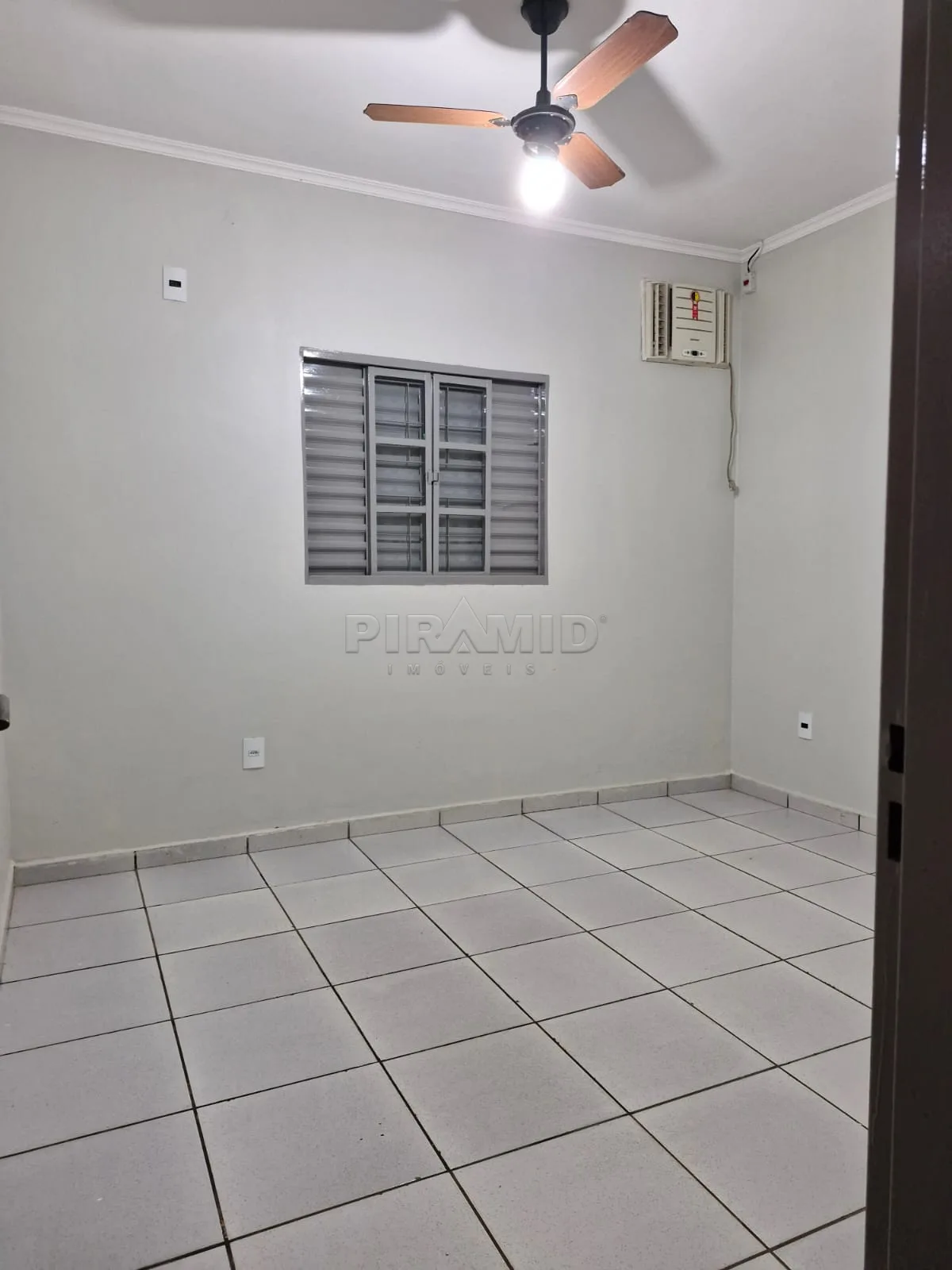 Alugar Casa / Padr&atilde;o em Ribeir&atilde;o Preto R$ 1.650,00 - Foto 4