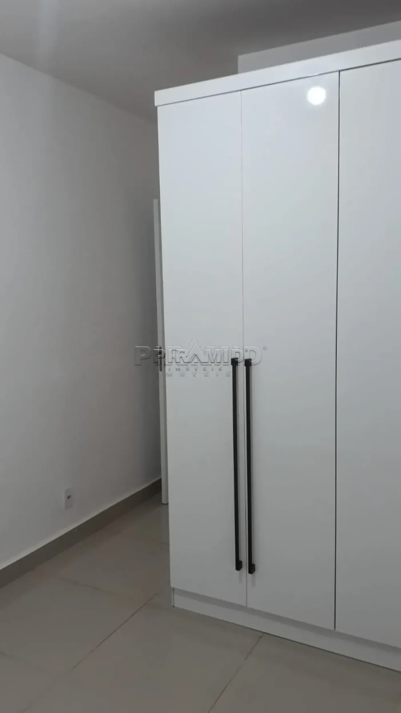 Alugar Apartamento / Padr&atilde;o em Ribeir&atilde;o Preto R$ 1.500,00 - Foto 4