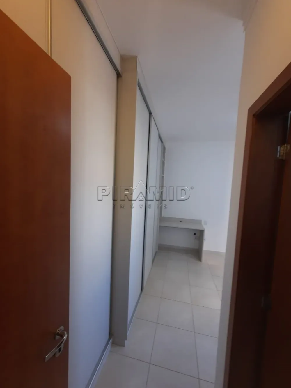 Alugar Apartamento / Padr&atilde;o em Ribeir&atilde;o Preto R$ 1.800,00 - Foto 3