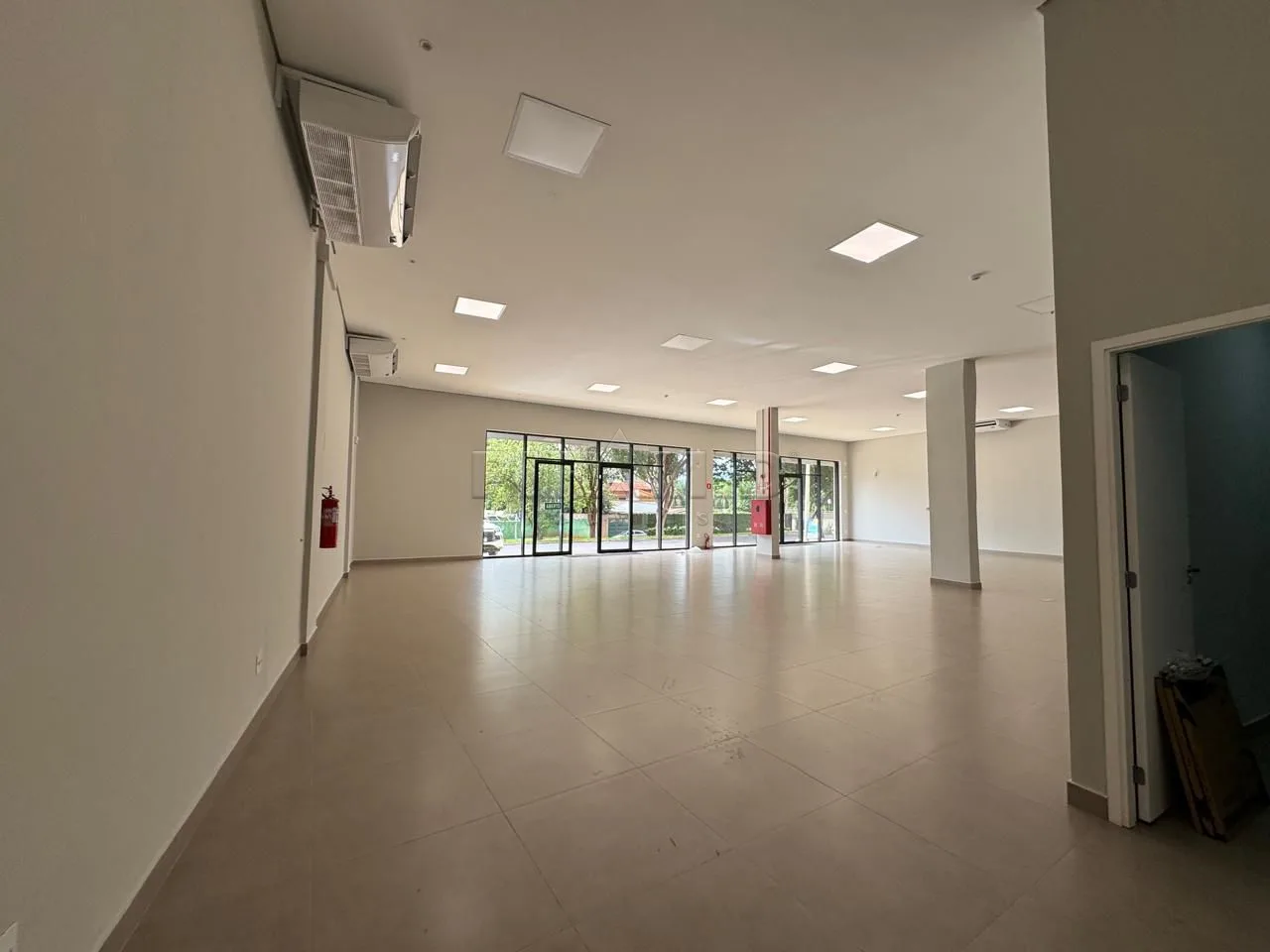 Alugar Comercial / Sal&atilde;o em Ribeir&atilde;o Preto R$ 20.000,00 - Foto 3