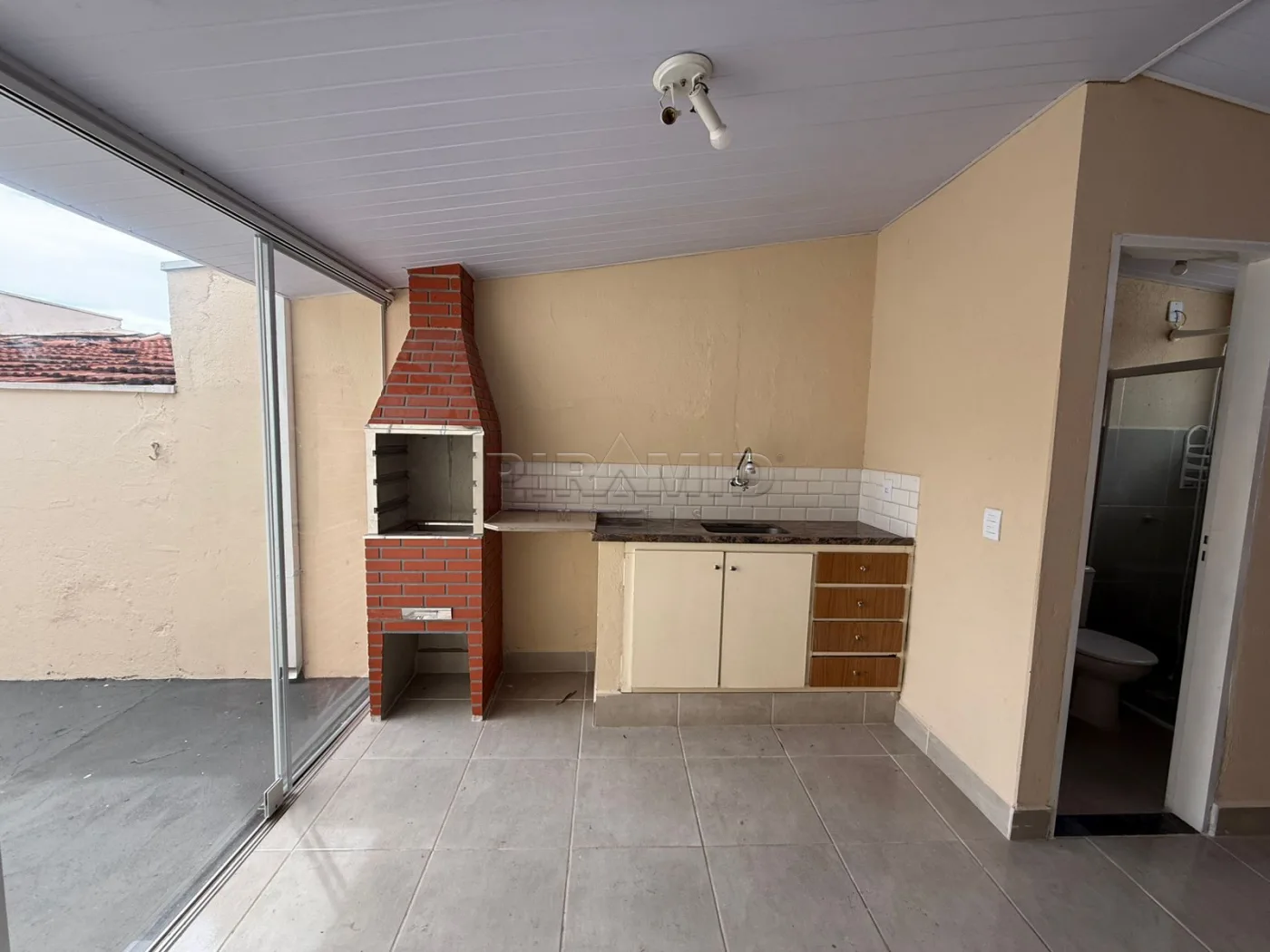 Alugar Casa / Padr&atilde;o em Ribeir&atilde;o Preto R$ 2.200,00 - Foto 18