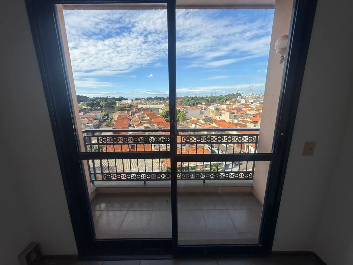 Alugar Apartamento / Padr&atilde;o em Ribeir&atilde;o Preto R$ 1.800,00 - Foto 3