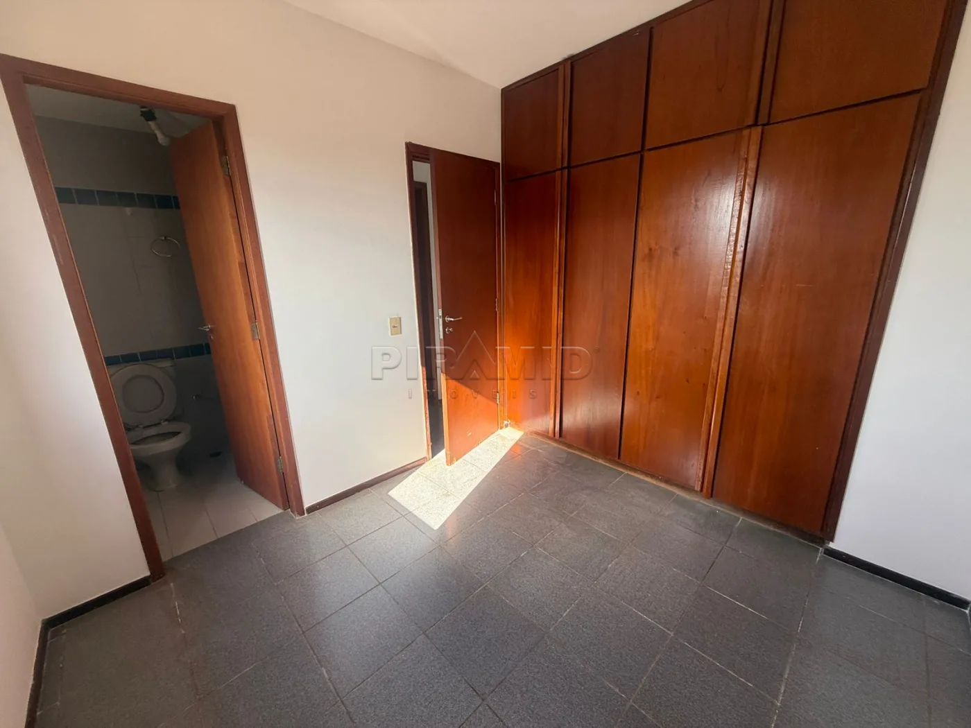 Alugar Apartamento / Padr&atilde;o em Ribeir&atilde;o Preto R$ 1.800,00 - Foto 11