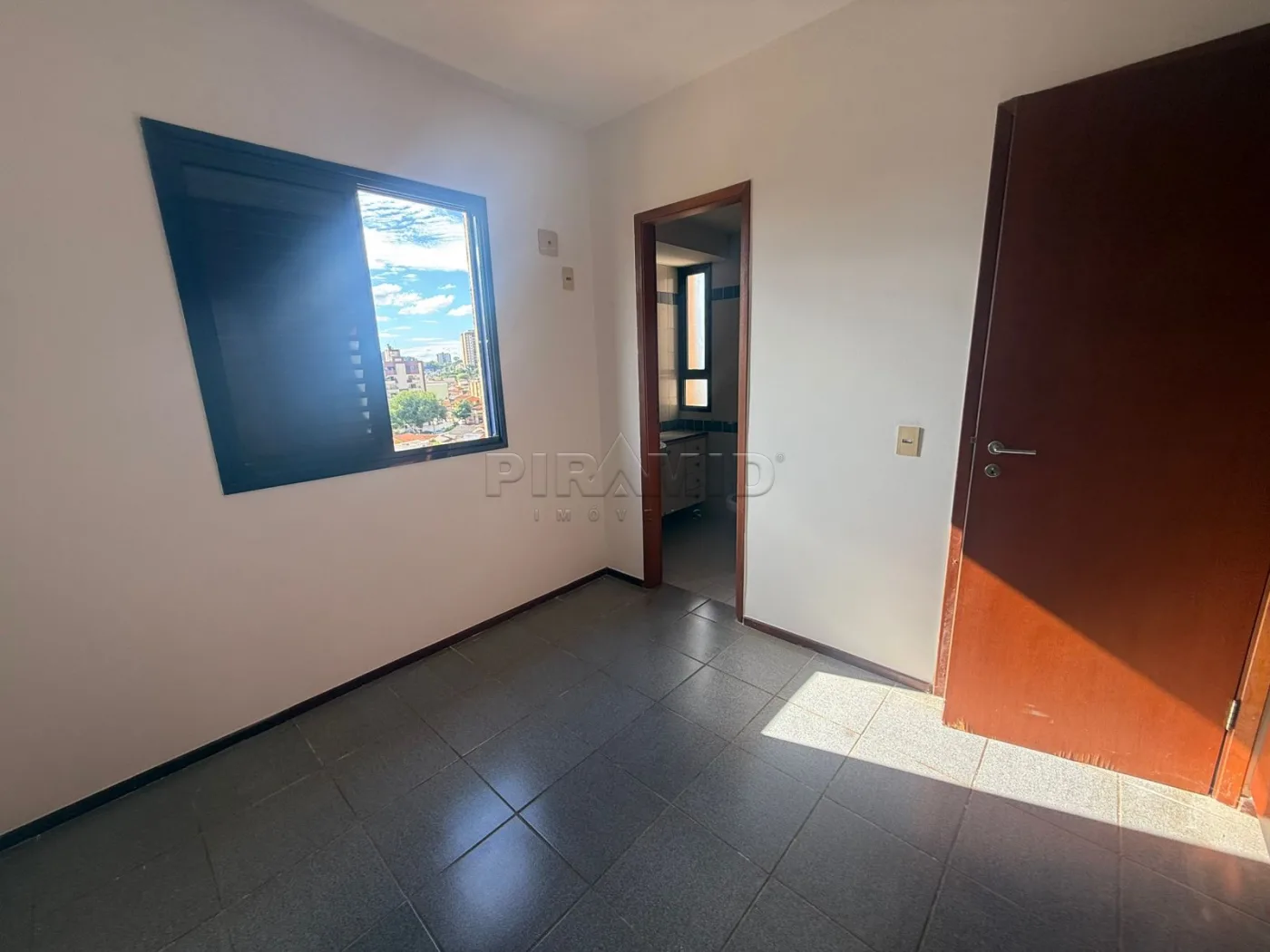 Alugar Apartamento / Padr&atilde;o em Ribeir&atilde;o Preto R$ 1.800,00 - Foto 12