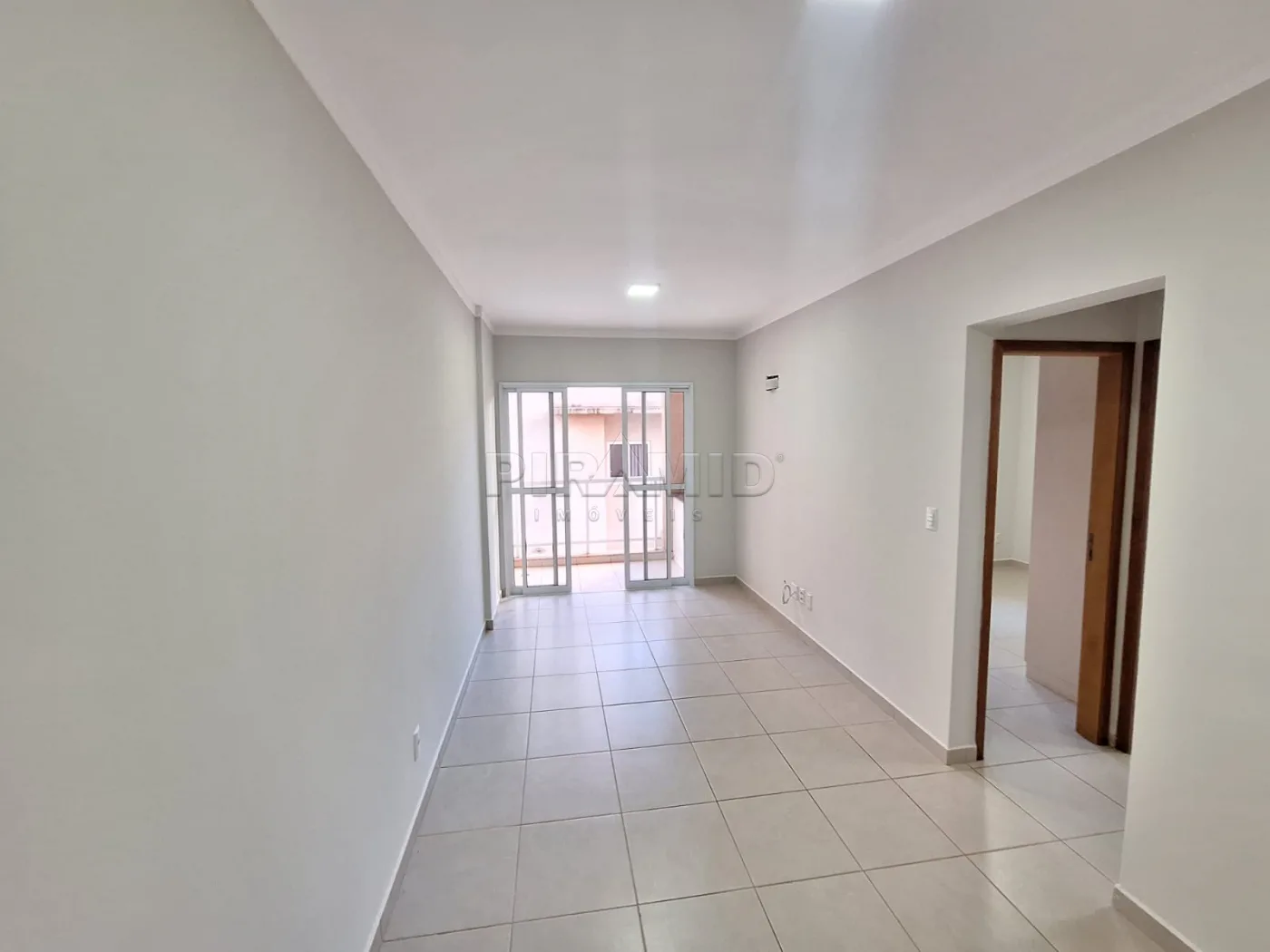 Alugar Apartamento / Padr&atilde;o em Ribeir&atilde;o Preto R$ 1.750,00 - Foto 1