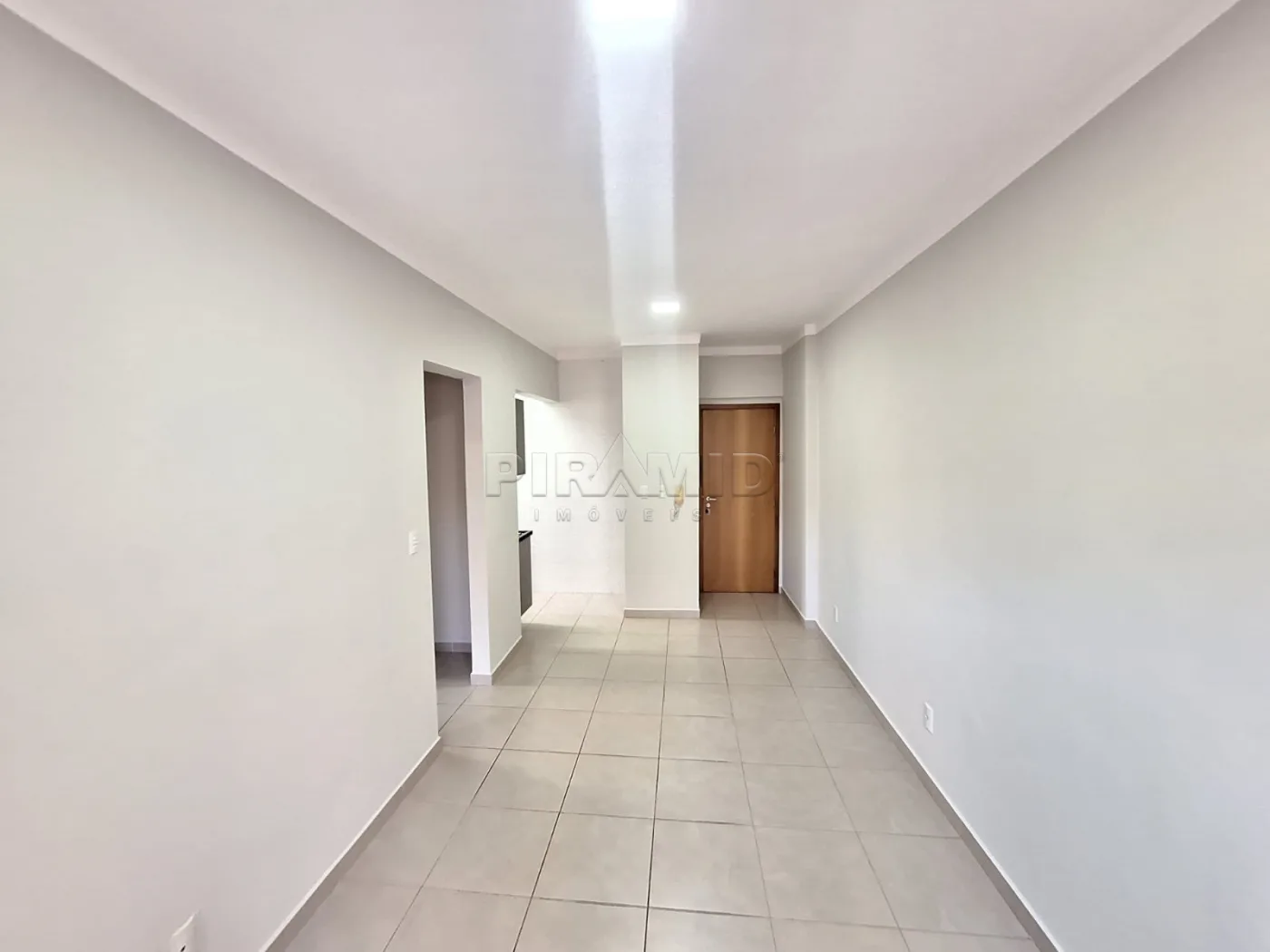 Alugar Apartamento / Padr&atilde;o em Ribeir&atilde;o Preto R$ 1.750,00 - Foto 2