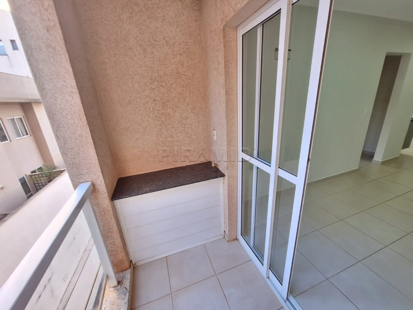 Alugar Apartamento / Padr&atilde;o em Ribeir&atilde;o Preto R$ 1.750,00 - Foto 3