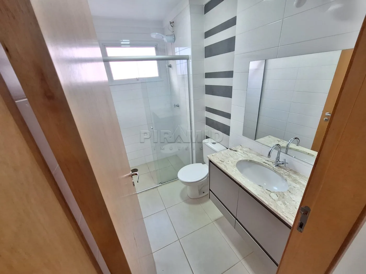 Alugar Apartamento / Padr&atilde;o em Ribeir&atilde;o Preto R$ 1.750,00 - Foto 4