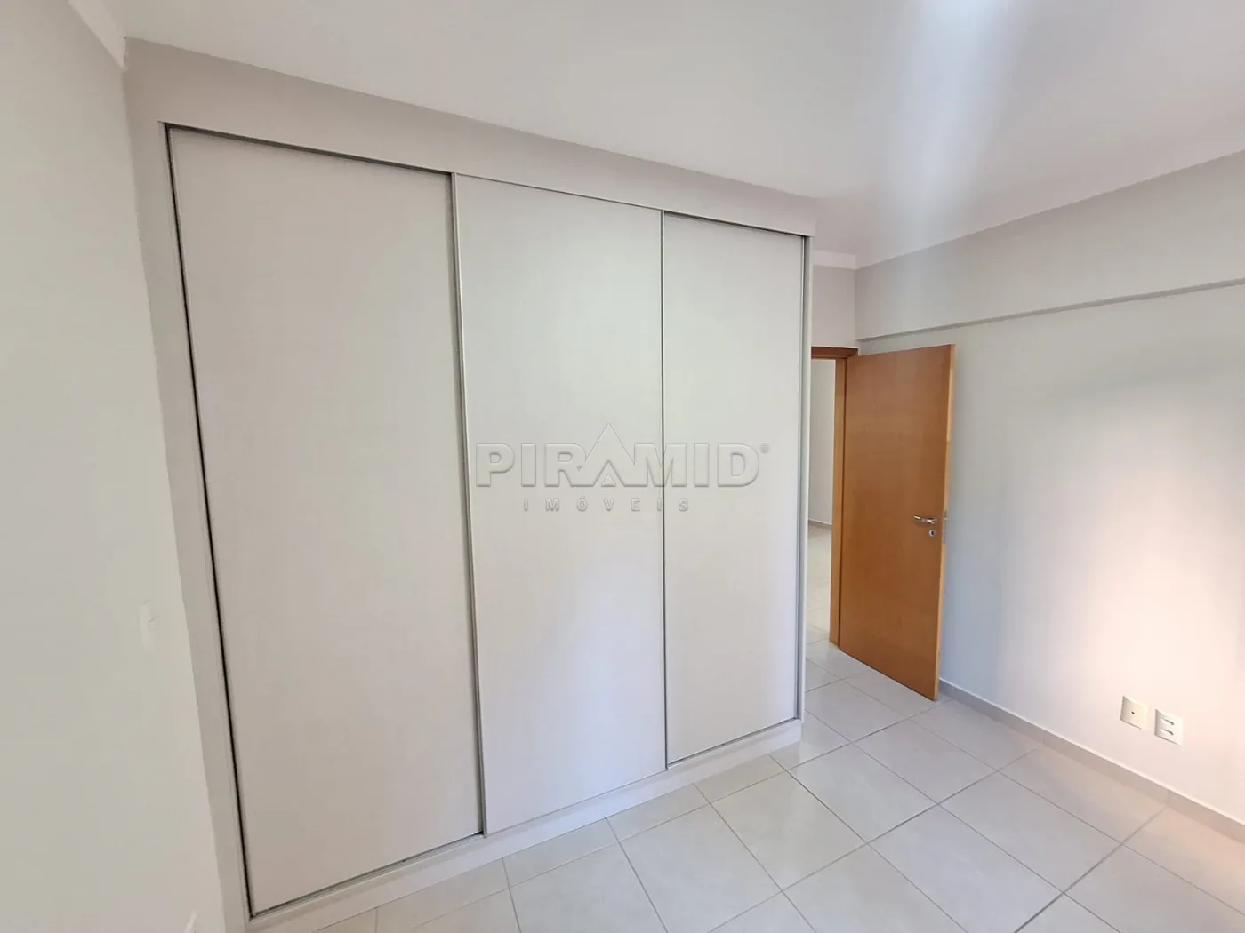 Alugar Apartamento / Padr&atilde;o em Ribeir&atilde;o Preto R$ 1.750,00 - Foto 6