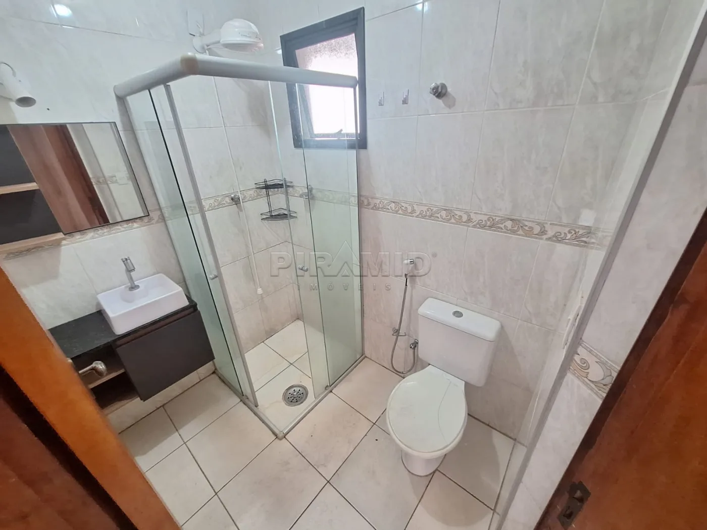 Alugar Apartamento / Padr&atilde;o em Ribeir&atilde;o Preto R$ 1.700,00 - Foto 4