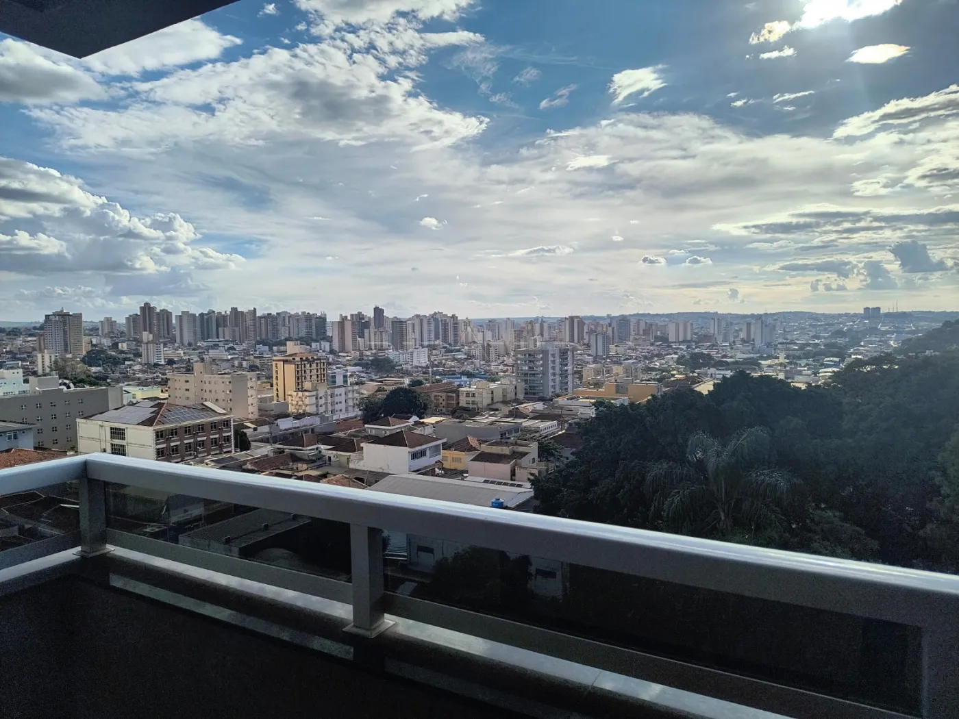 Alugar Apartamento / Padr&atilde;o em Ribeir&atilde;o Preto R$ 2.800,00 - Foto 1