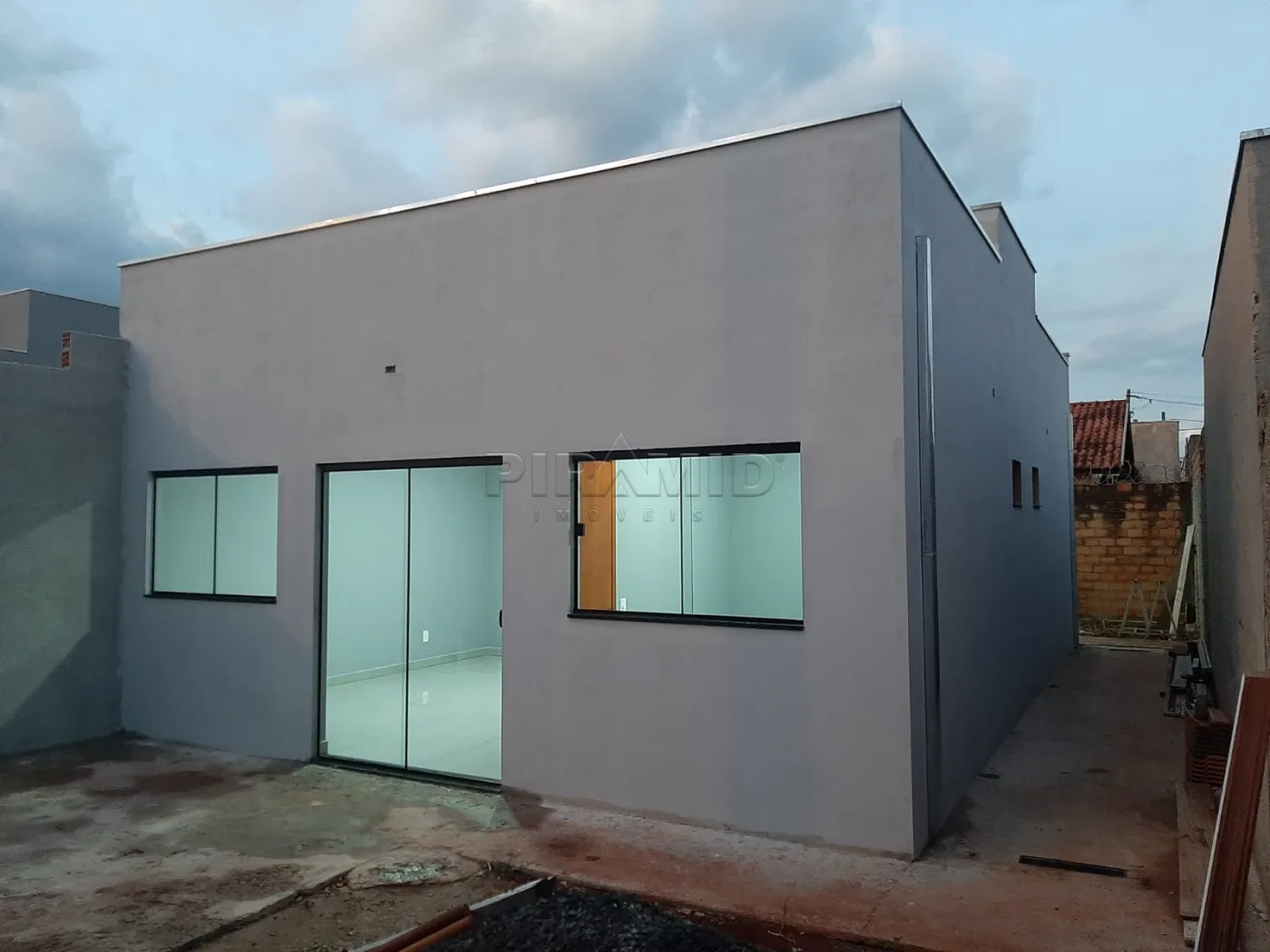 Alugar Casa / Padr&atilde;o em Ribeir&atilde;o Preto R$ 1.800,00 - Foto 1