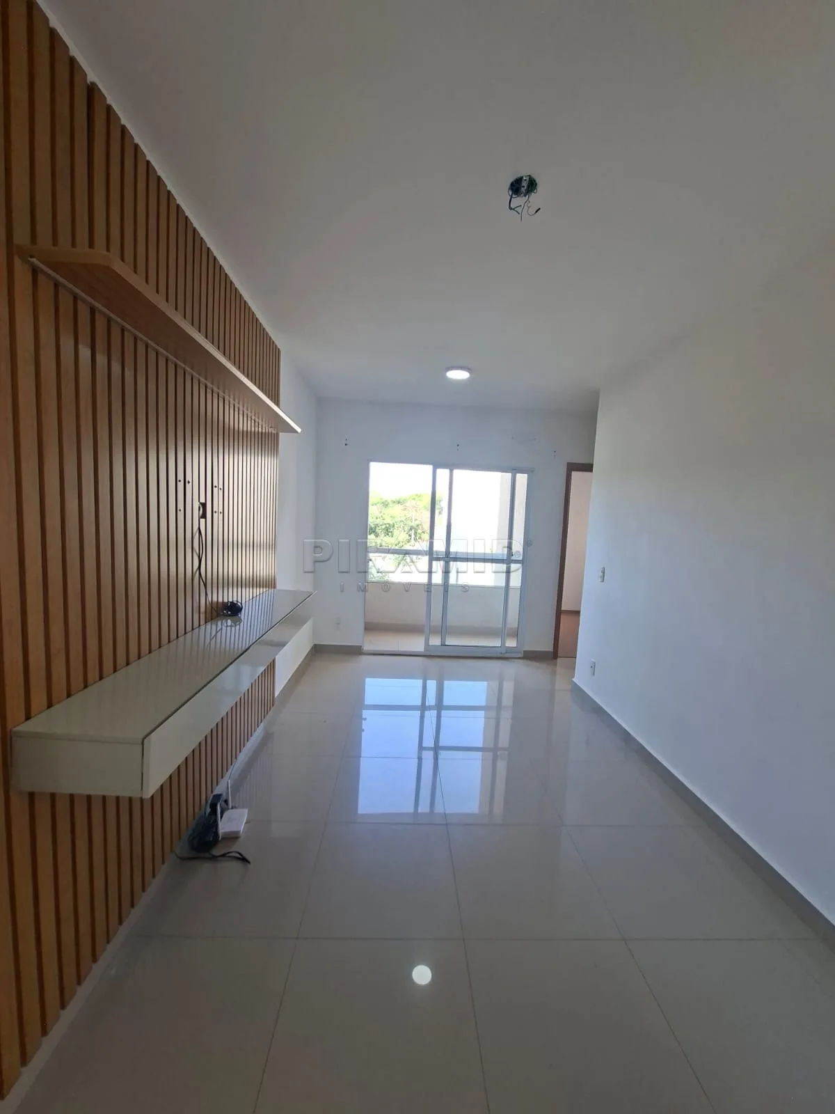 Alugar Apartamento / Padr&atilde;o em Ribeir&atilde;o Preto R$ 1.650,00 - Foto 1