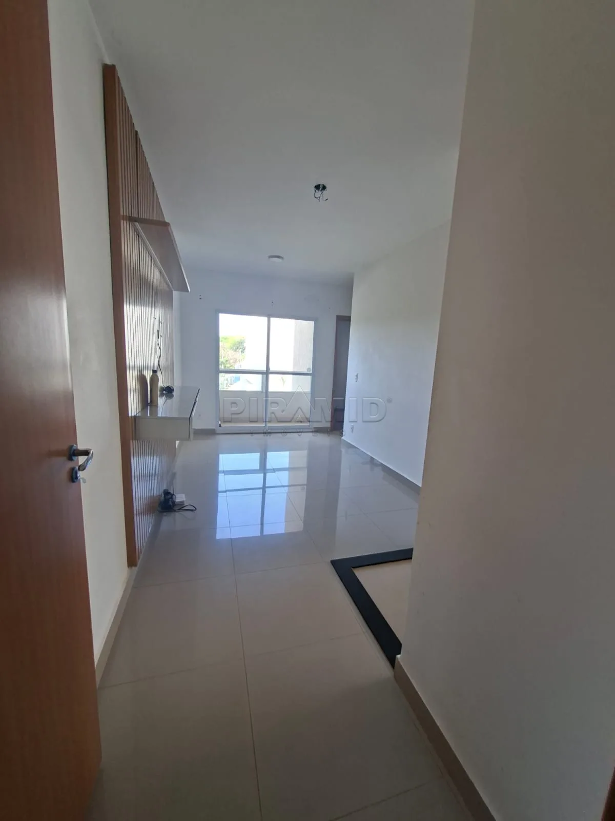 Alugar Apartamento / Padr&atilde;o em Ribeir&atilde;o Preto R$ 1.650,00 - Foto 3