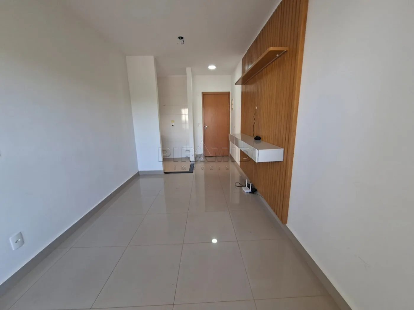 Alugar Apartamento / Padr&atilde;o em Ribeir&atilde;o Preto R$ 1.650,00 - Foto 4