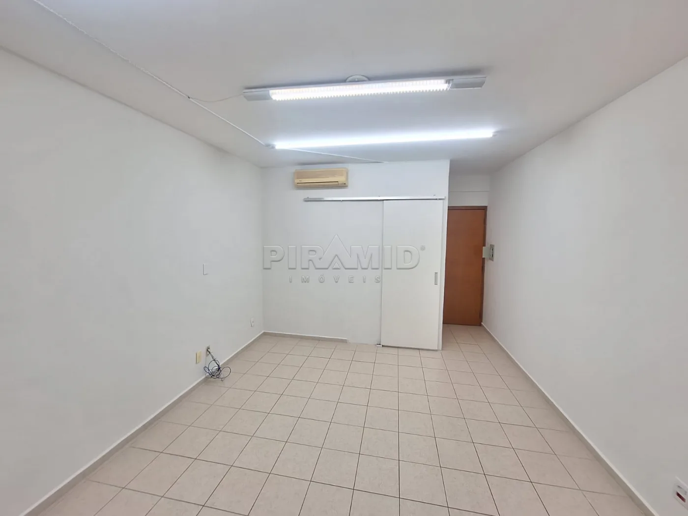 Alugar Comercial / Sala em Ribeir&atilde;o Preto R$ 1.300,00 - Foto 2