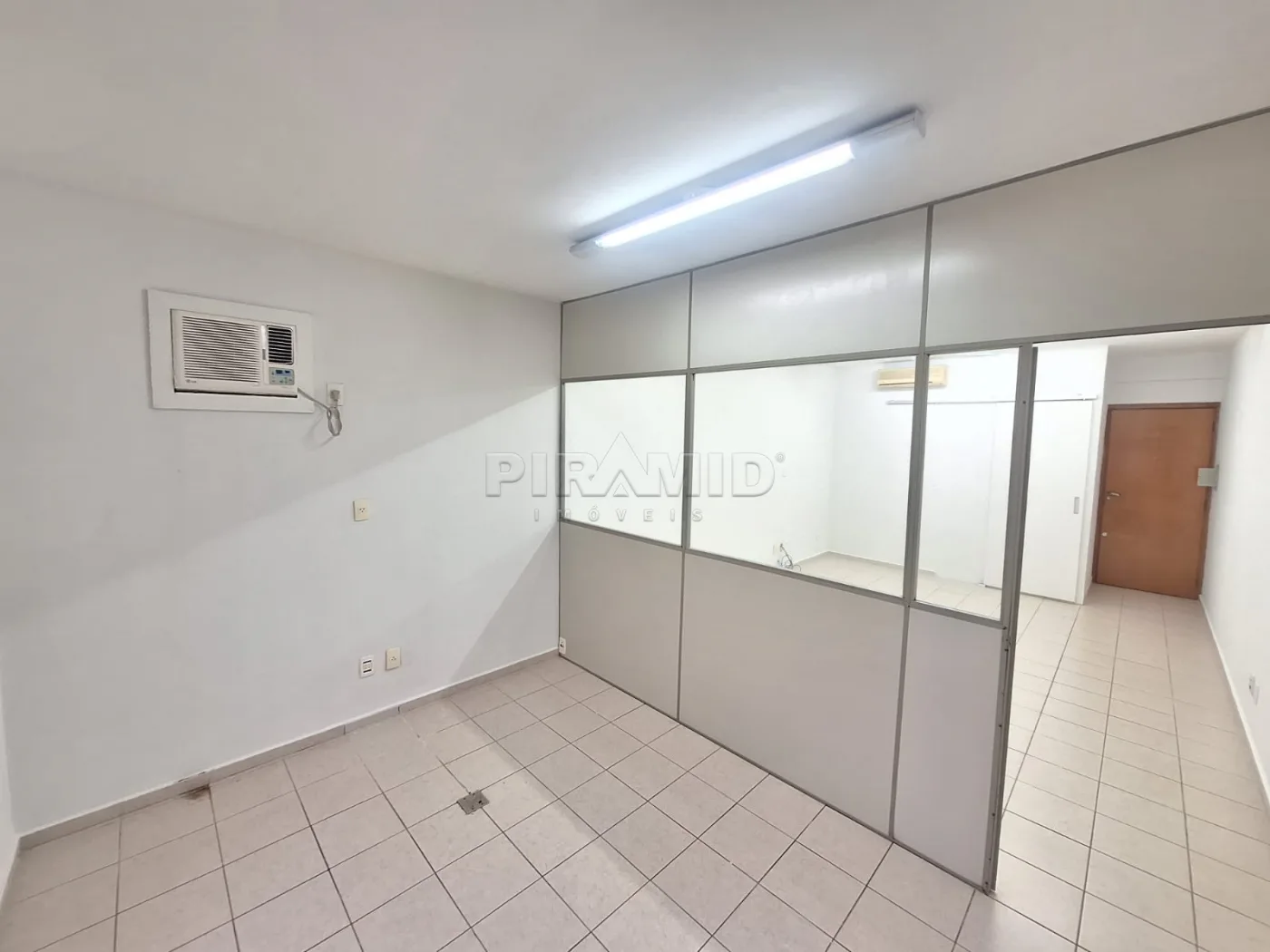 Alugar Comercial / Sala em Ribeir&atilde;o Preto R$ 1.300,00 - Foto 4