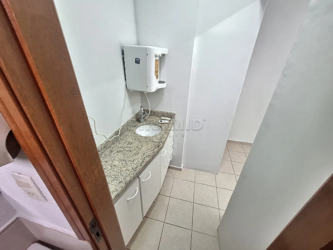 Alugar Comercial / Sala em Ribeir&atilde;o Preto R$ 1.300,00 - Foto 7