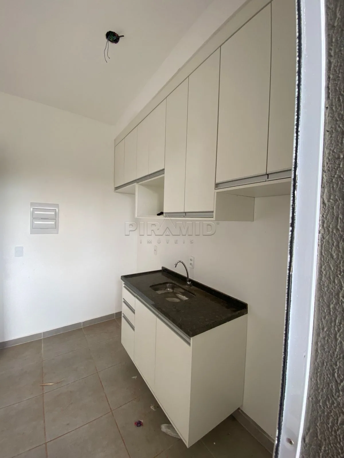 Alugar Apartamento / Padr&atilde;o em Ribeir&atilde;o Preto R$ 1.650,00 - Foto 2