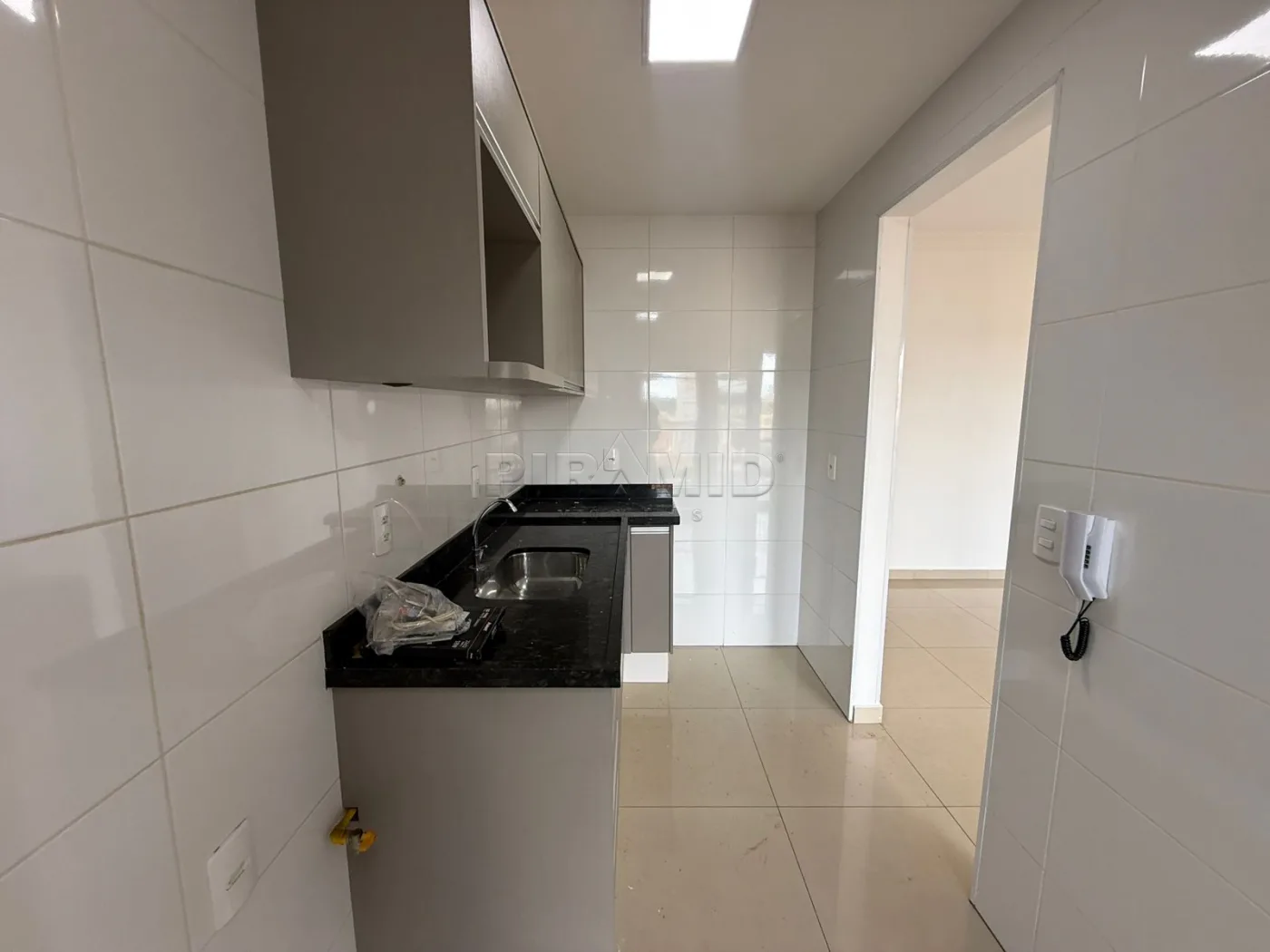 Alugar Apartamento / Padr&atilde;o em Ribeir&atilde;o Preto R$ 2.400,00 - Foto 9