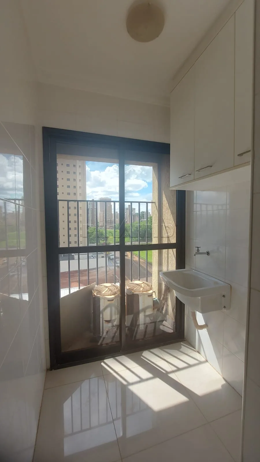 Alugar Apartamento / Padr&atilde;o em Ribeir&atilde;o Preto R$ 1.800,00 - Foto 8