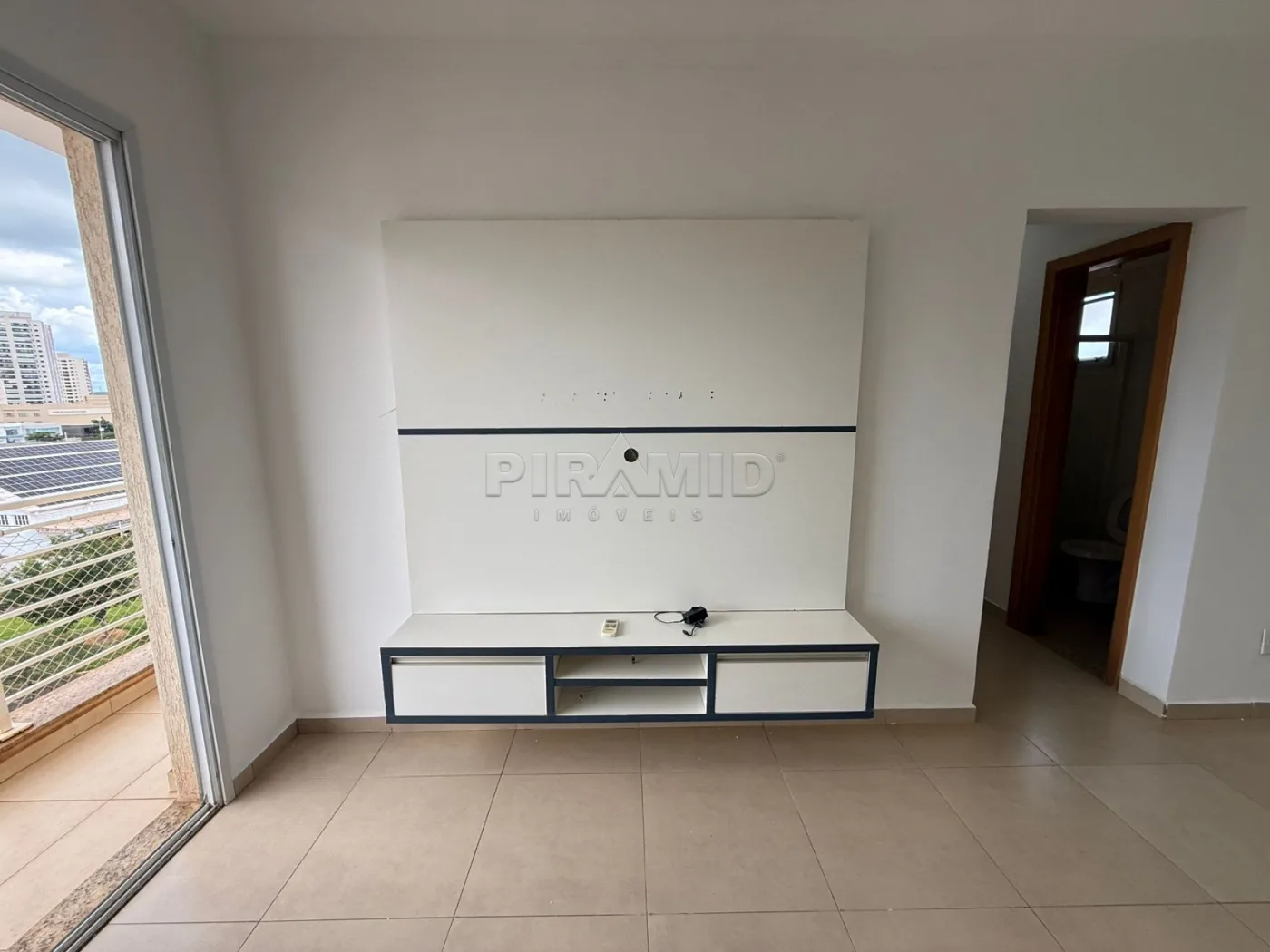 Alugar Apartamento / Padr&atilde;o em Ribeir&atilde;o Preto R$ 1.700,00 - Foto 2