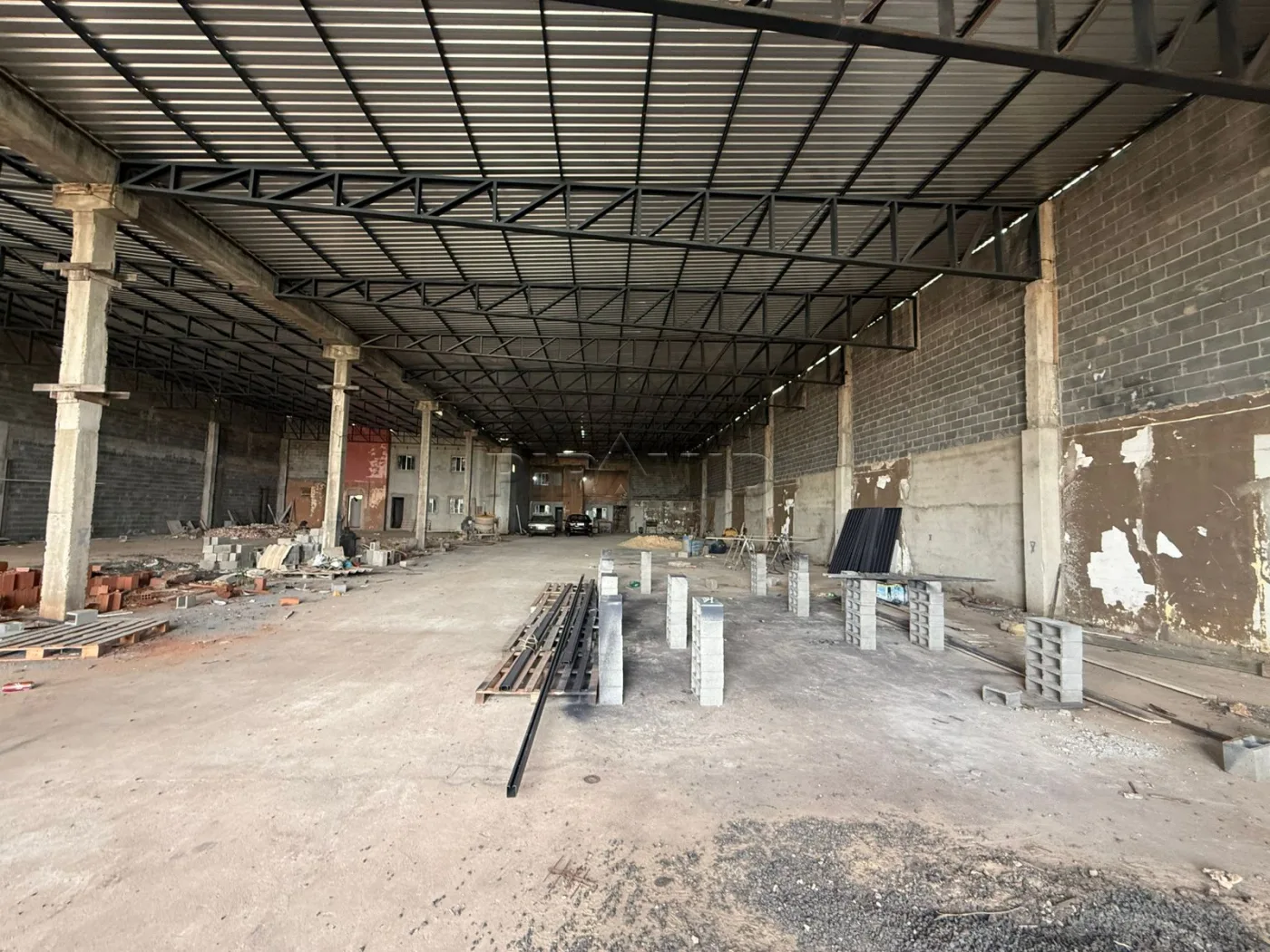 Alugar Comercial / Galp&atilde;o  Barrac&atilde;o em Ribeir&atilde;o Preto R$ 5.000,00 - Foto 3