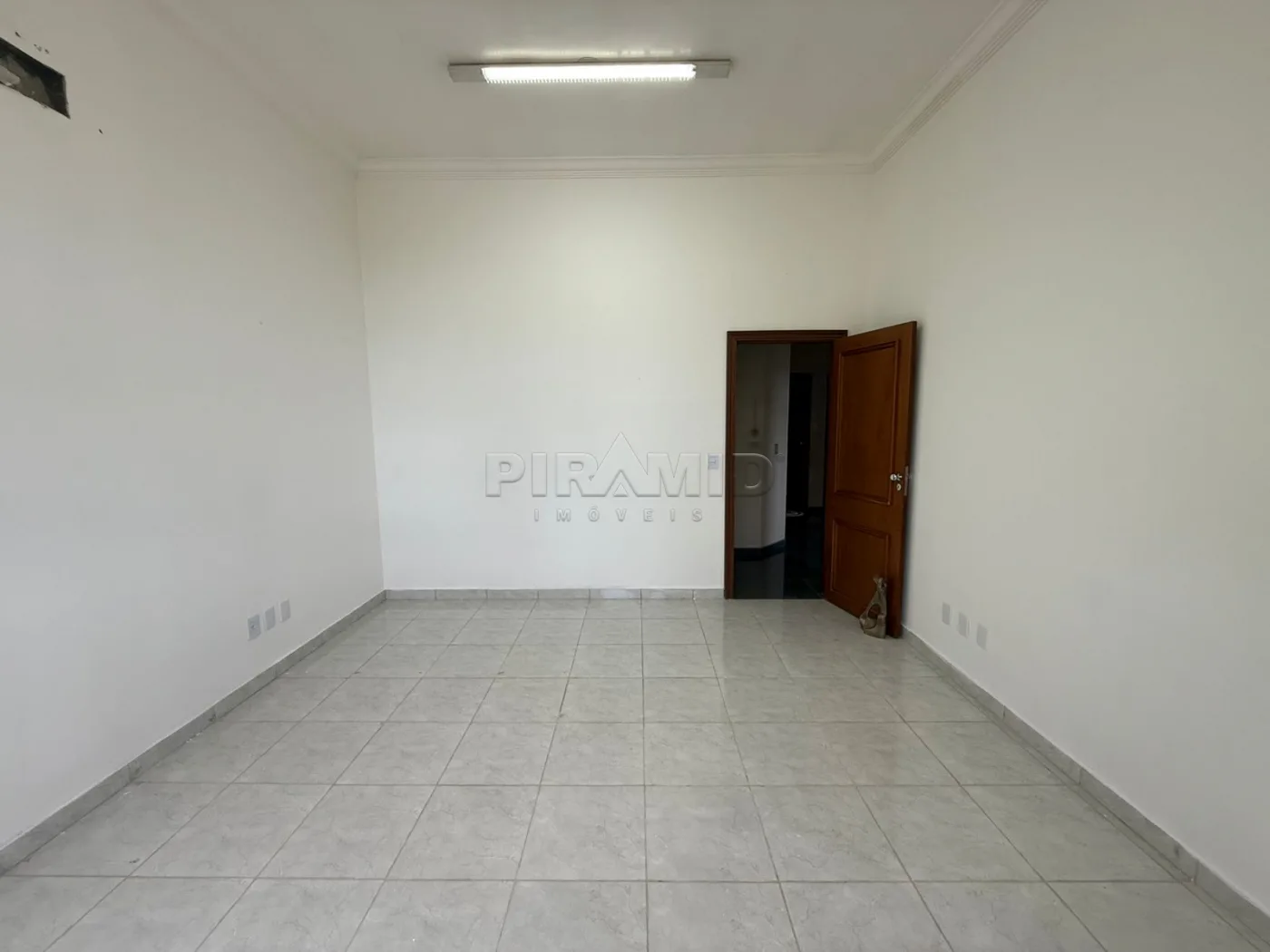 Alugar Comercial / Sala em Ribeir&atilde;o Preto R$ 1.350,00 - Foto 3