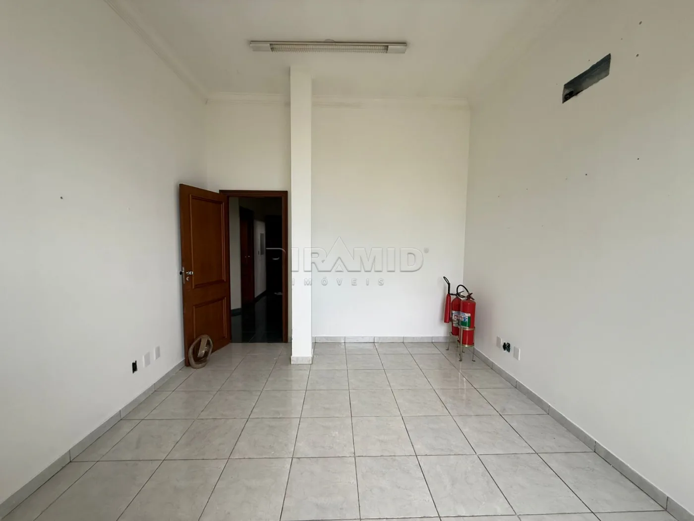 Alugar Comercial / Sala em Ribeir&atilde;o Preto R$ 1.200,00 - Foto 4