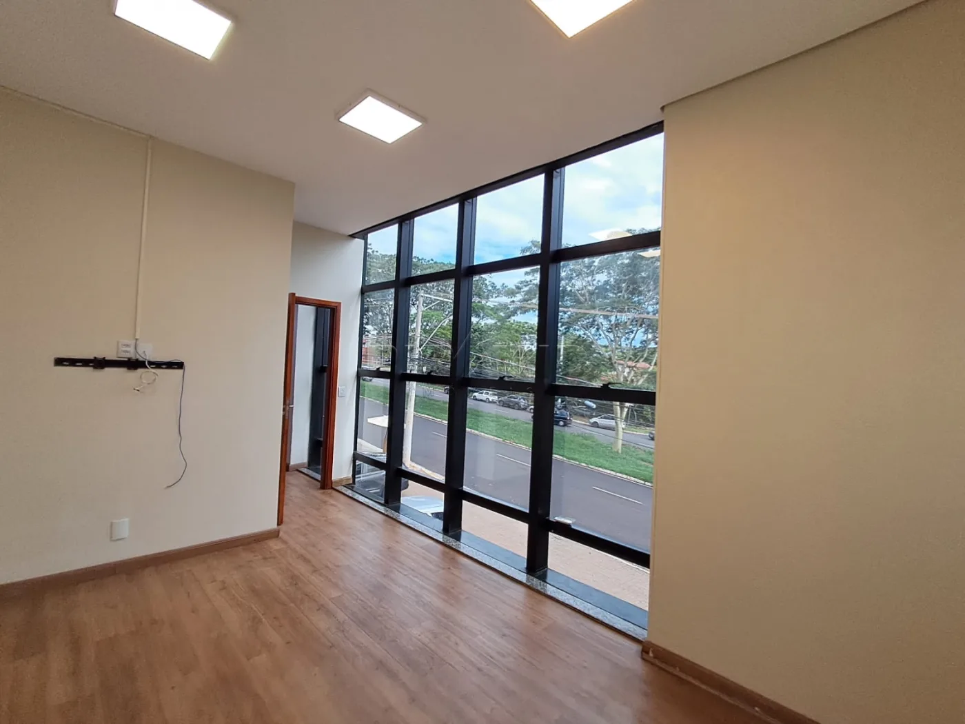 Alugar Comercial / Pr&eacute;dio em Ribeir&atilde;o Preto R$ 25.000,00 - Foto 1
