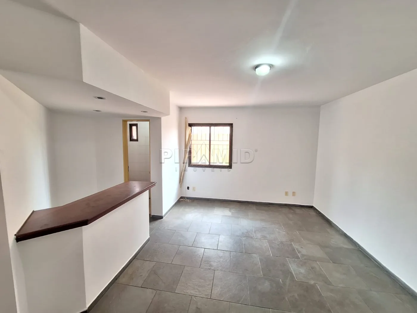 Alugar Apartamento / Padr&atilde;o em Ribeir&atilde;o Preto R$ 1.100,00 - Foto 2