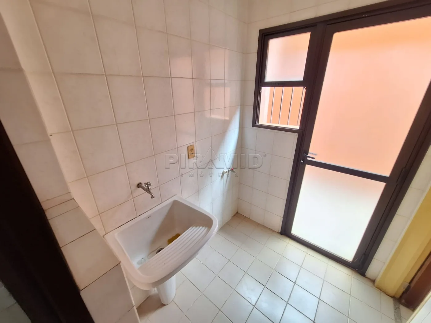 Alugar Apartamento / Padr&atilde;o em Ribeir&atilde;o Preto R$ 1.100,00 - Foto 10