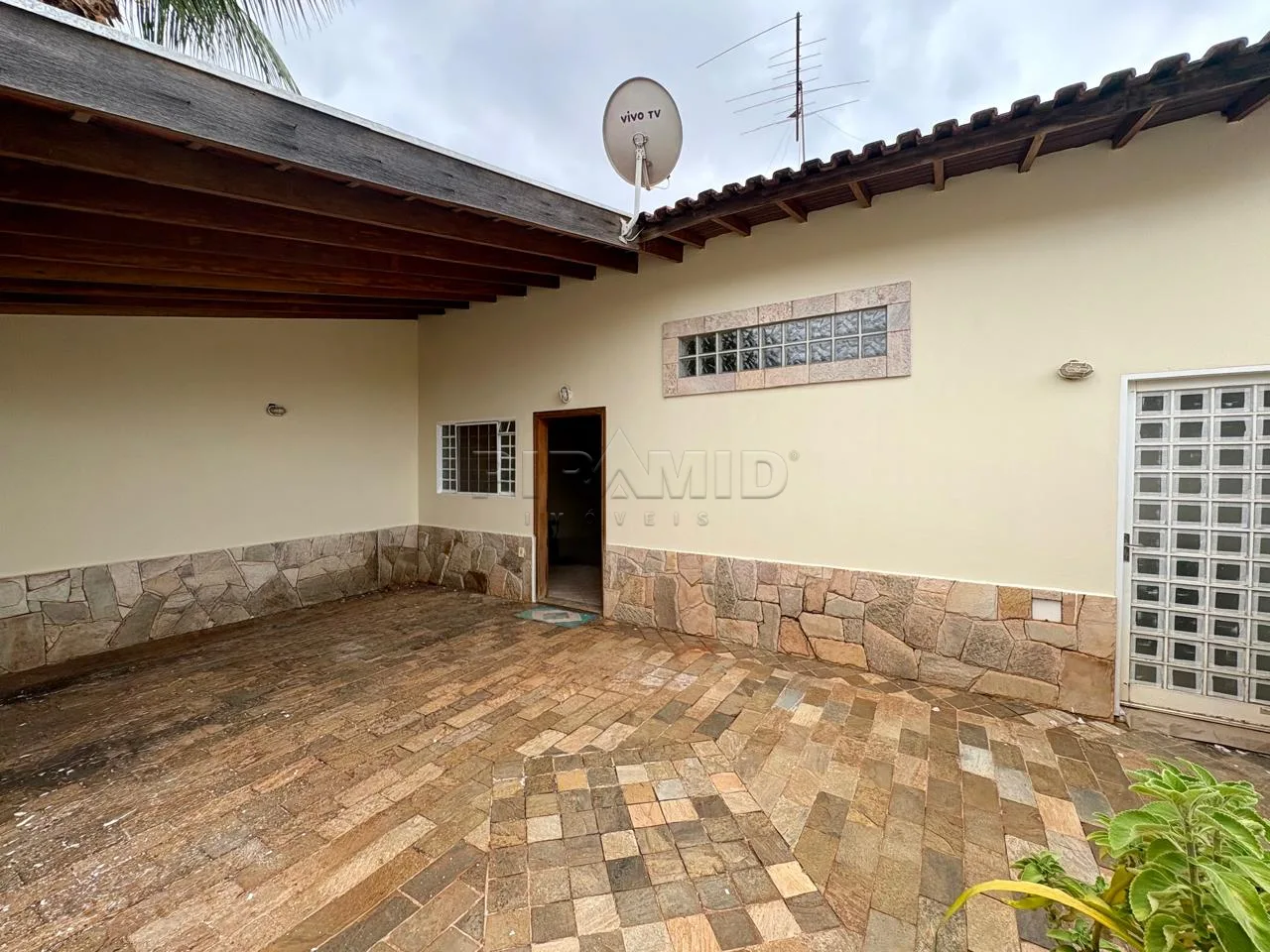 Alugar Casa / Padr&atilde;o em Ribeir&atilde;o Preto R$ 2.200,00 - Foto 1