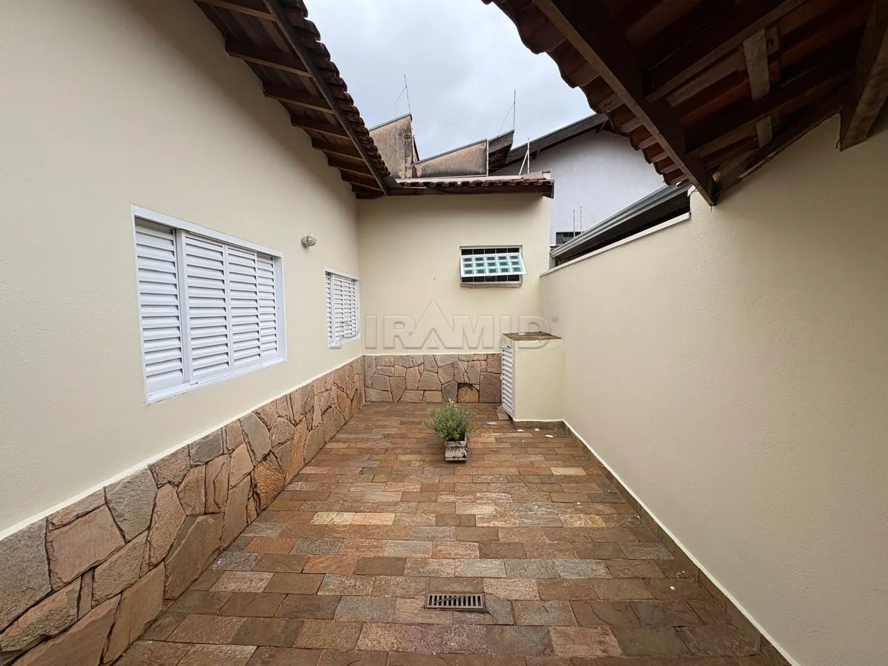 Alugar Casa / Padr&atilde;o em Ribeir&atilde;o Preto R$ 2.200,00 - Foto 19